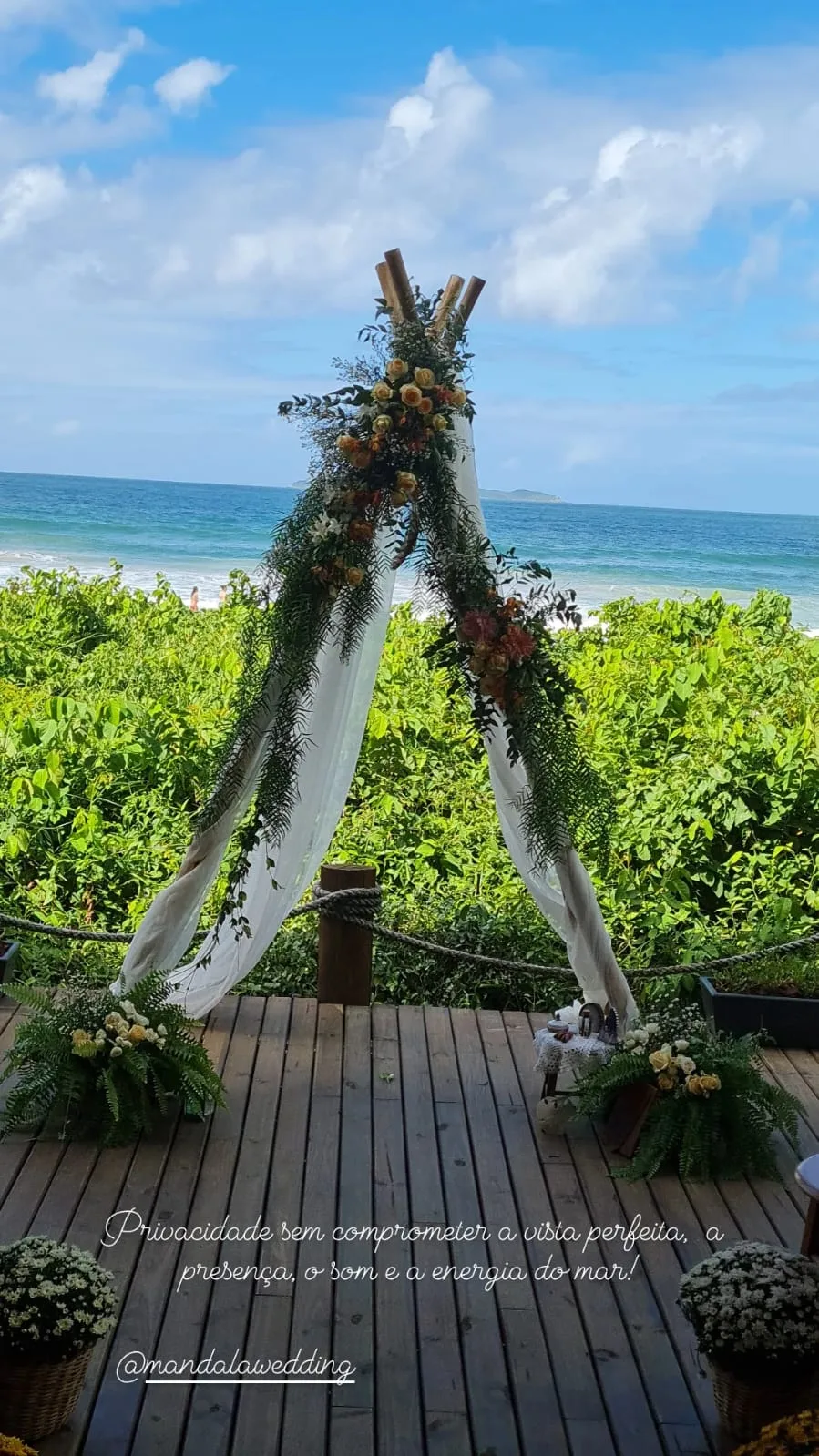 Penteado de noiva para casamento na praia: o que segura no vento